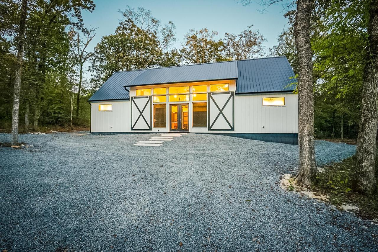 "The Barndo" 4Br Luxury Cabin, Hot Tub, Fire Pit, Bunks, Arcades, Playhouse! Broken Bow Kültér fotó